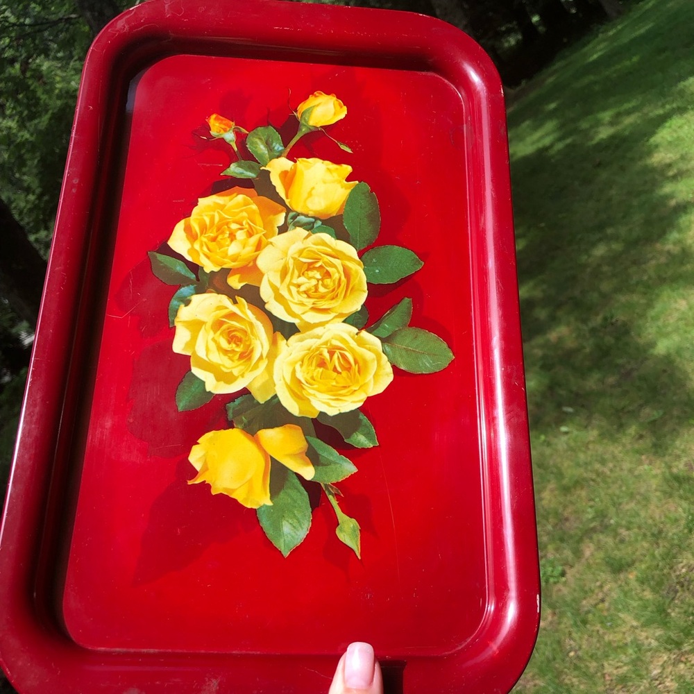 VTG Roses MCM Metal Lap Serving Drink Tray 
Kitschy. Cottage-y Summer. Lemonade